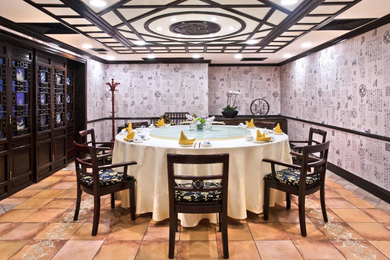 China Hotel Guangzhou - Subway Direct To Pazhou Exhibition Center, Free Shuttle During Canton Fair & Exhibitor Registration Counter Esterno foto A private dining room at a restaurant in Hong Kong