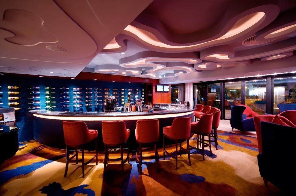 China Hotel Guangzhou - Subway Direct To Pazhou Exhibition Center, Free Shuttle During Canton Fair & Exhibitor Registration Counter Esterno foto The bar at the Sky Bar